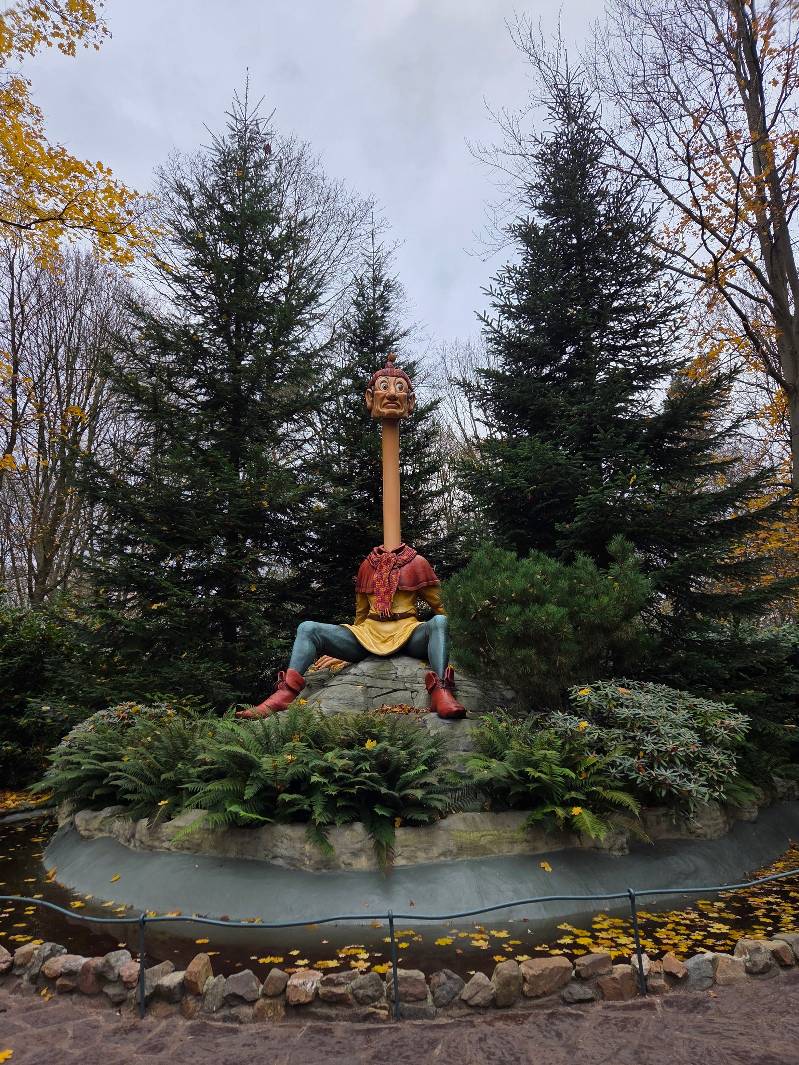 Langnek heeft ook een winterse outfit aan